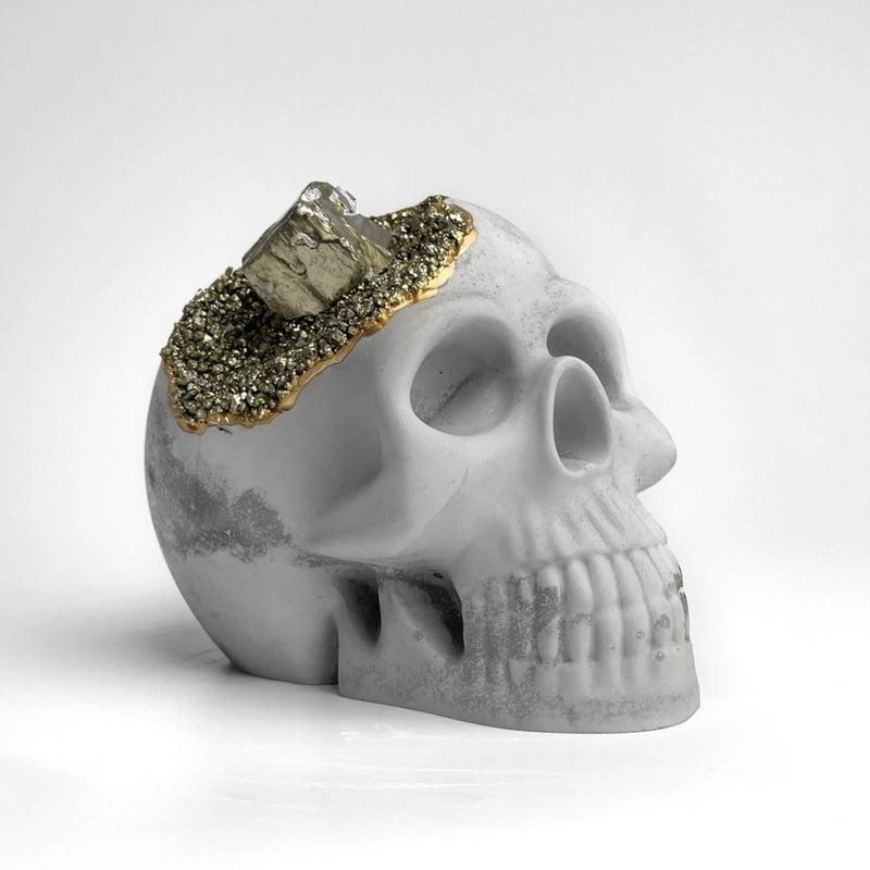 Gemstone Points Concrete Skull FB2310 💛