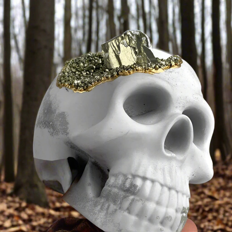 Gemstone Points Concrete Skull FB2310 💛