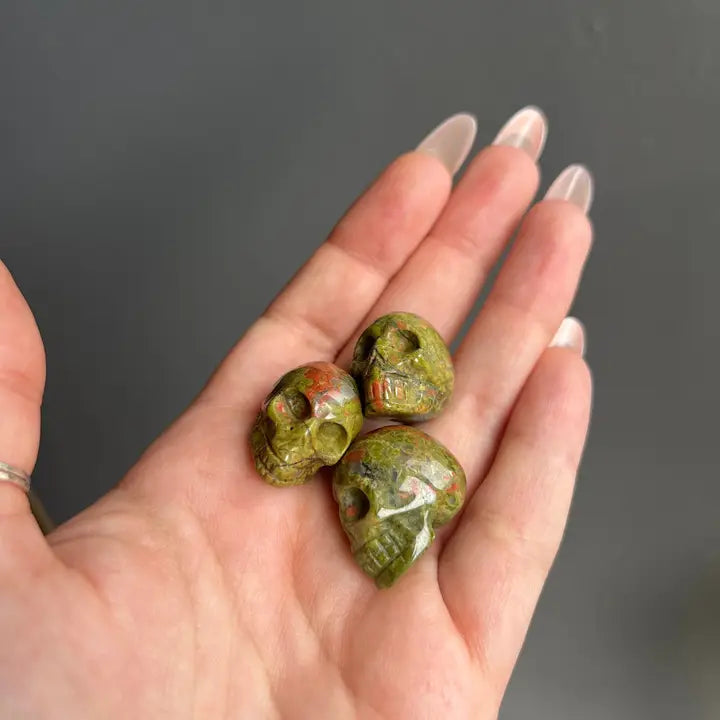 Skulls, Mini's carved from Assorted Gemstones FB1058 🦚