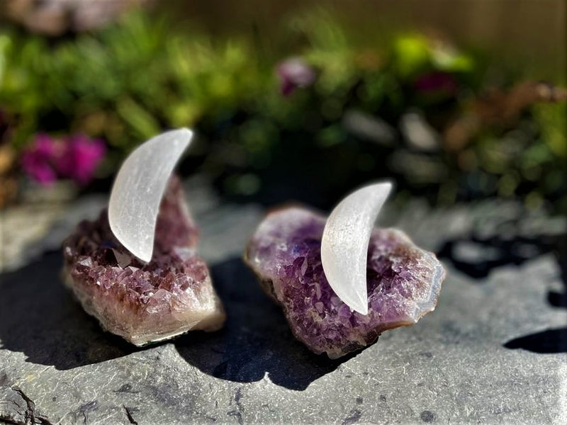 Selenite Crescent Moon, clearing and cleansing energy FB2983