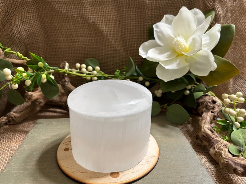 Selenite Bowl with Dome Lid, large, strong vibration, Angelic Realm FB3240